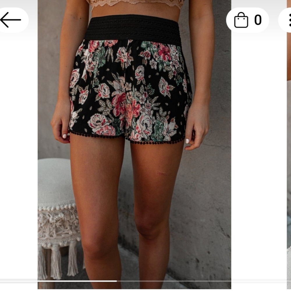 Short notice floral shorts